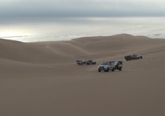 Hier Gaan Ons Alweer - Angola