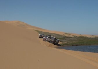 Hier Gaan Ons Alweer - Angola